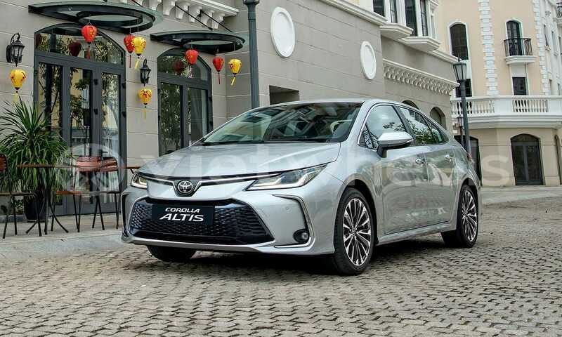 Big with watermark toyota corolla altis 1 8g mt hanoi saigon 15165