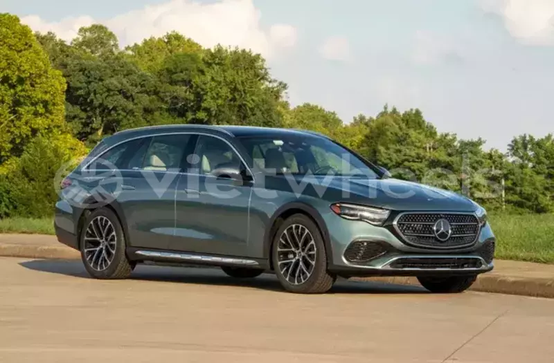 Big with watermark mercedes benz e class hanoi saigon 15167