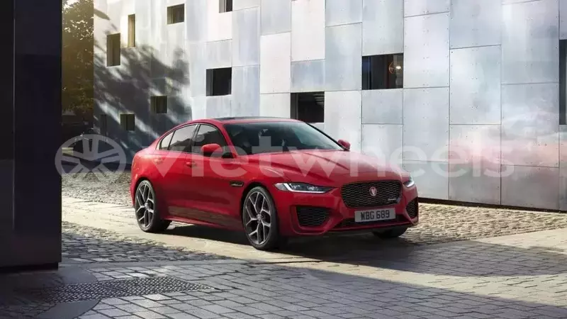 Big with watermark jaguar xf hanoi saigon 15187