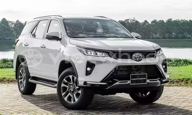 Big with watermark toyota fortuner hanoi saigon 15231