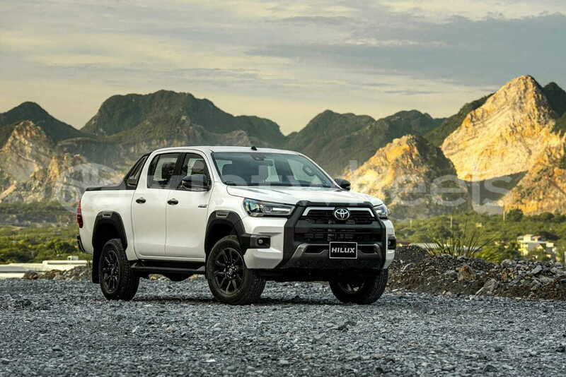 Big with watermark toyota hilux hanoi saigon 15243