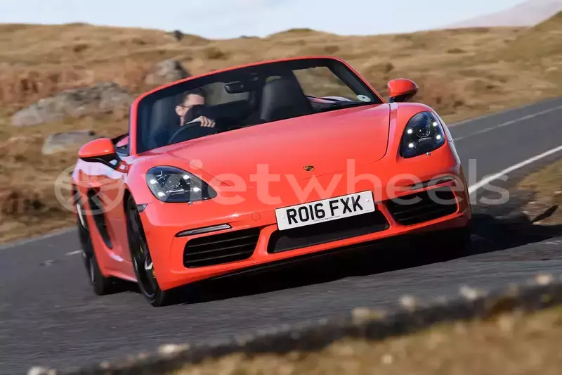 Big with watermark porsche 718 hanoi saigon 15250