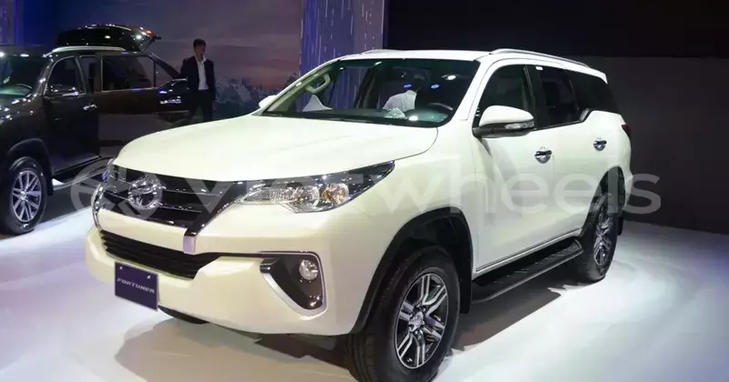 Big with watermark toyota fortuner hanoi saigon 15265