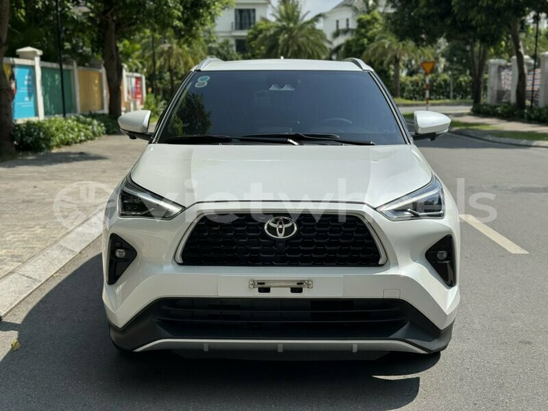 Big with watermark toyota yaris cross hanoi saigon 15274