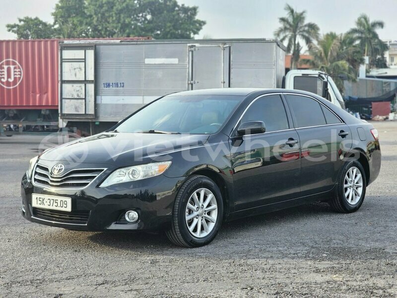 Big with watermark toyota camry hanoi saigon 15288