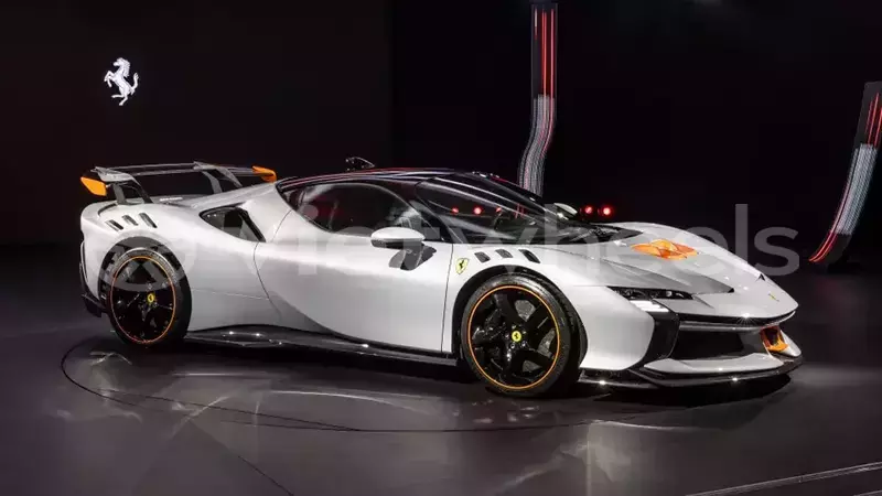 Big with watermark ferrari sf90 hanoi saigon 16354