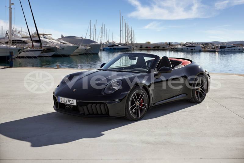 Big with watermark porsche 911 hanoi saigon 16383