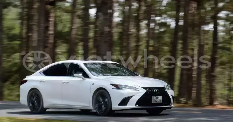 Big with watermark lexus es250 hanoi saigon 16424