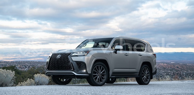 Big with watermark lexus lx600 hanoi saigon 16426