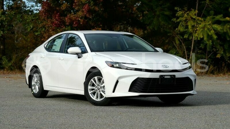 Big with watermark toyota camry hanoi saigon 16740