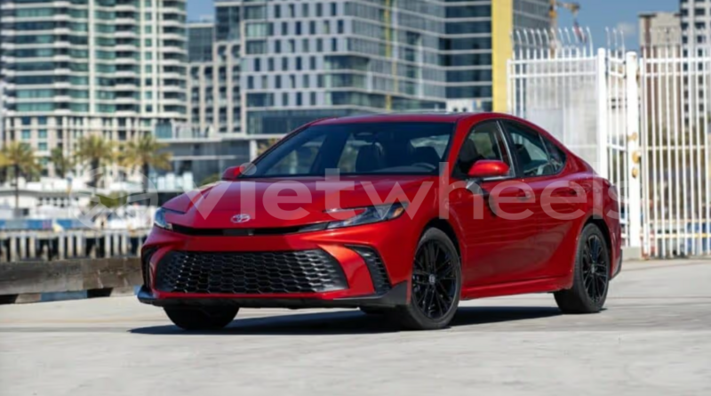 Big with watermark toyota camry hanoi saigon 16742