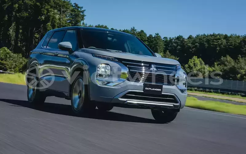 Big with watermark mitsubishi outlander hanoi saigon 16992