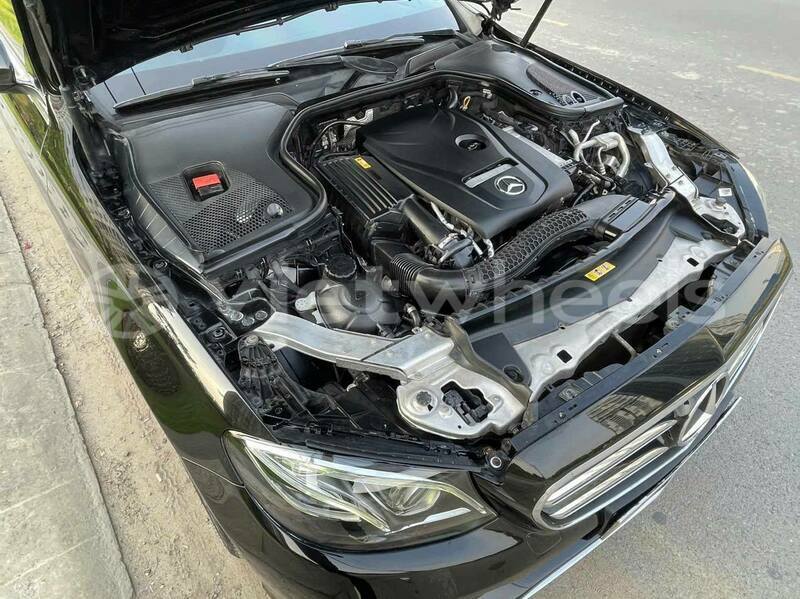 Big with watermark mercedes benz e class tinh lam gjong gjam rong 37118