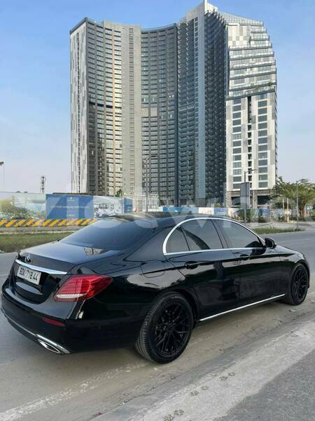 Big with watermark mercedes benz e class tinh lam gjong gjam rong 37118