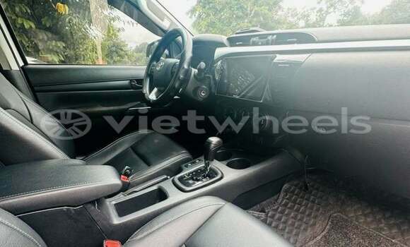 Buy Used Toyota HiLux Car Buy Used Toyota HiLux Car