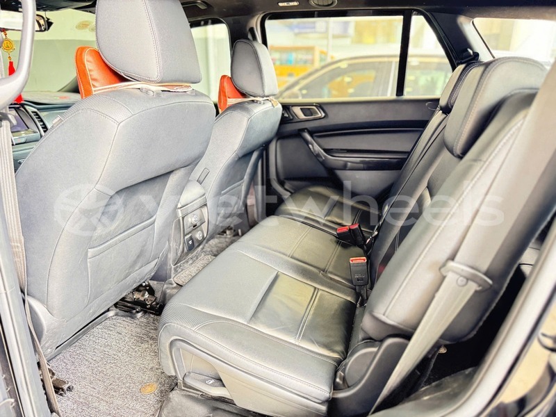 Big with watermark ford everest tinh lam gjong gjam rong 37198