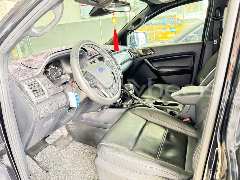 Big with watermark ford everest tinh lam gjong gjam rong 37198