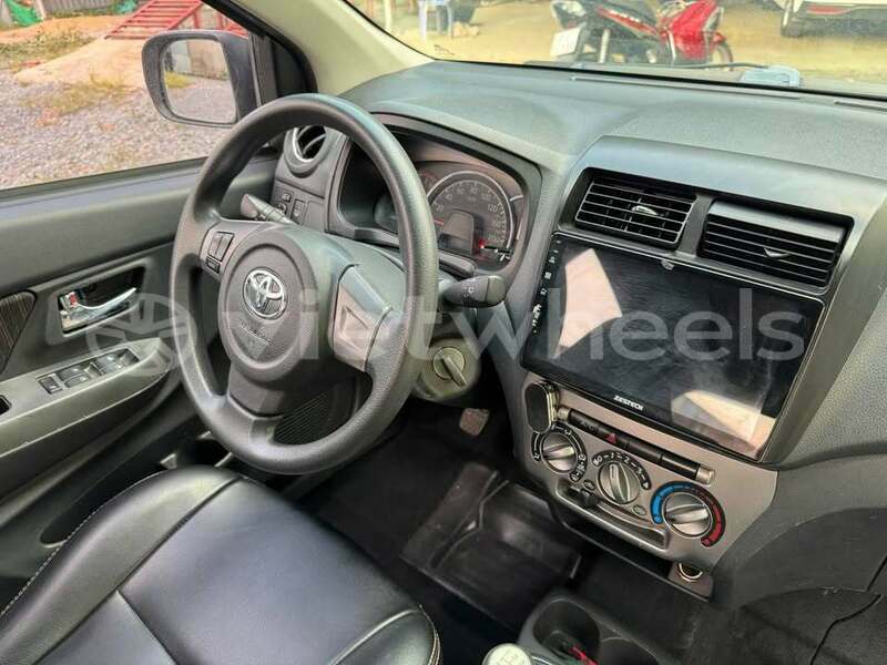 Big with watermark toyota wigo hanoi saigon 37261