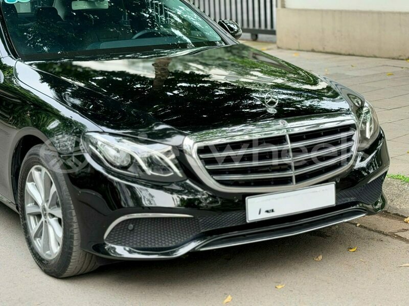 Big with watermark mercedes benz e class tinh lam gjong gjam rong 37310