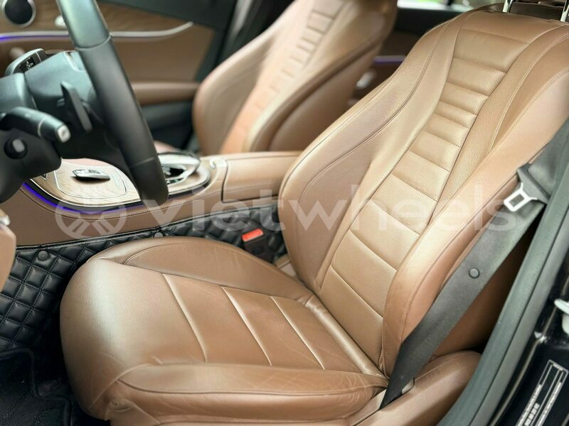 Big with watermark mercedes benz e class tinh lam gjong gjam rong 37310