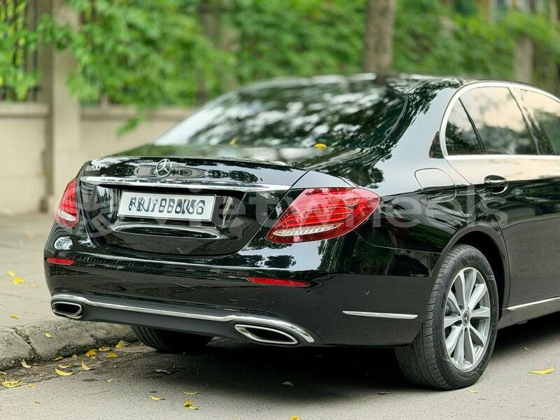 Big with watermark mercedes benz e class tinh lam gjong gjam rong 37310