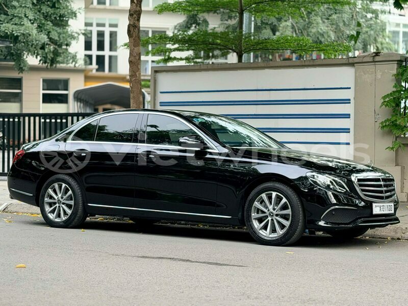 Big with watermark mercedes benz e class tinh lam gjong gjam rong 37310