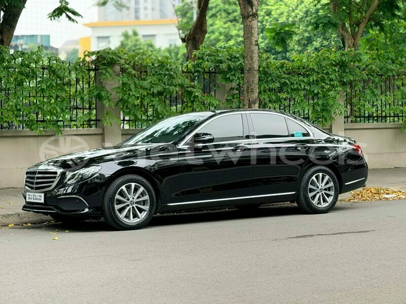 Big with watermark mercedes benz e class tinh lam gjong gjam rong 37310