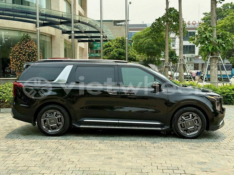 Big with watermark kia carnival tinh lam gjong gjam rong 37314