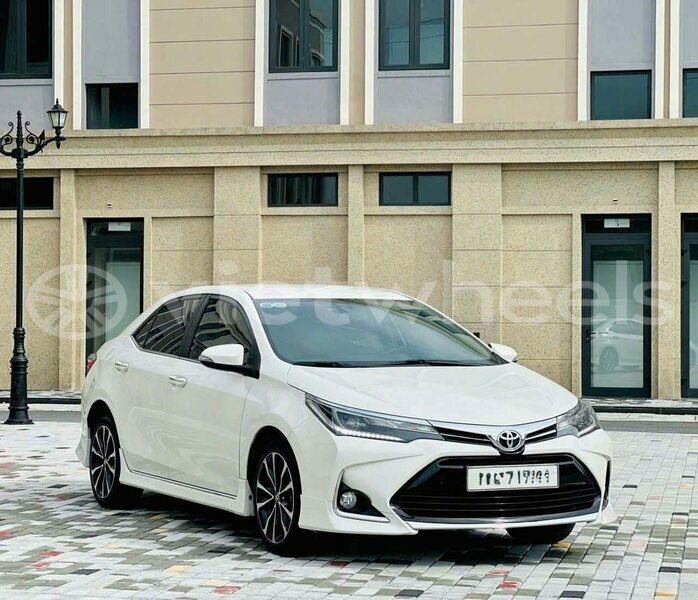 Big with watermark toyota corolla altis hanoi saigon 37328