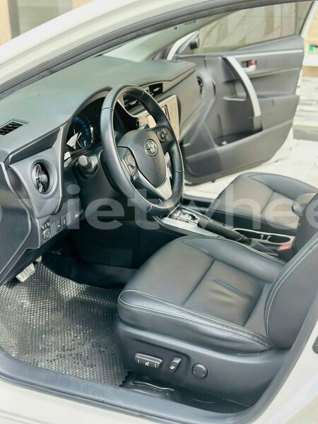 Big with watermark toyota corolla altis hanoi saigon 37328