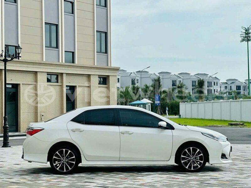 Big with watermark toyota corolla altis hanoi saigon 37328