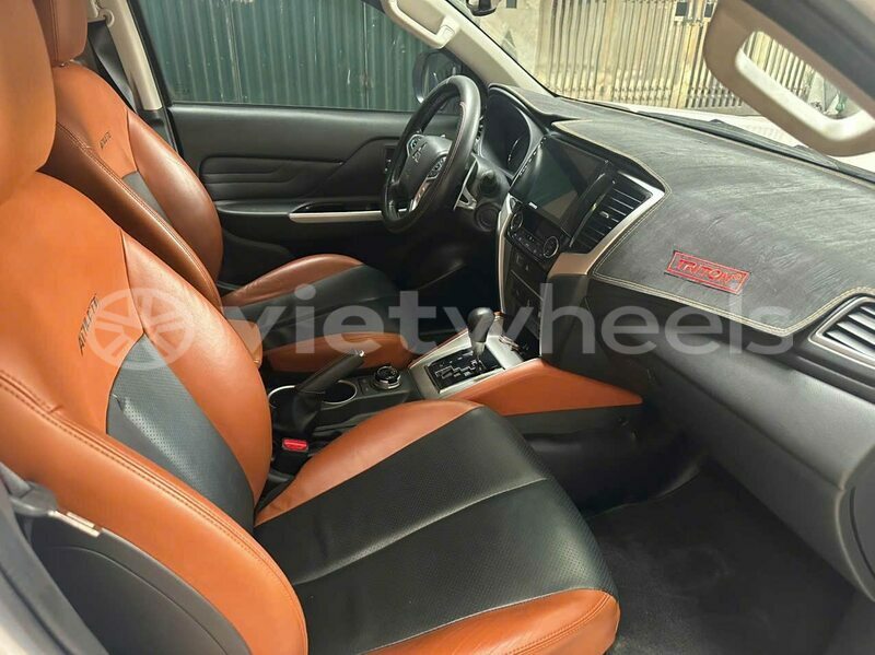 Big with watermark mitsubishi triton tinh lam gjong gjam rong 37336