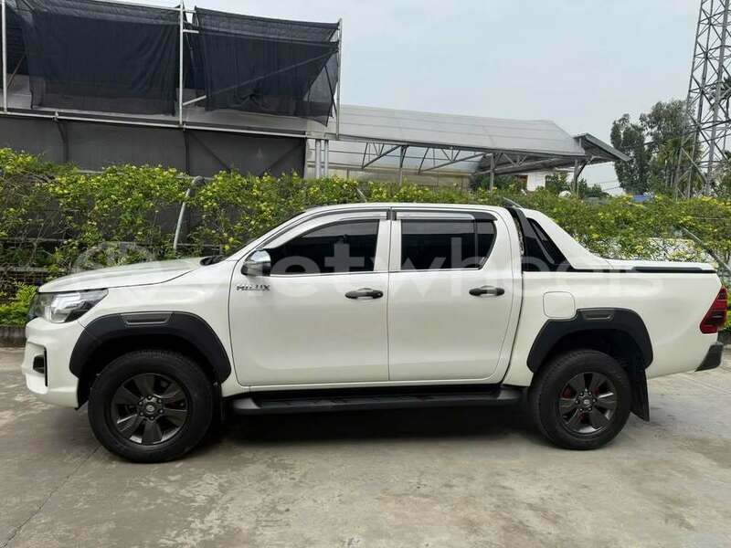 Big with watermark toyota hilux tinh lam gjong gjam rong 37378