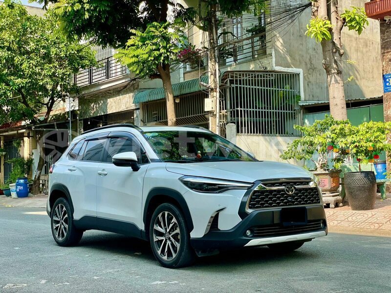 Big with watermark toyota cross hanoi saigon 37394