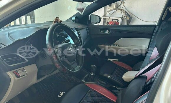 Mua Đã sử dụng Hyundai Accent Xe ô tô Mua Đã sử dụng Hyundai Accent Xe ô tô