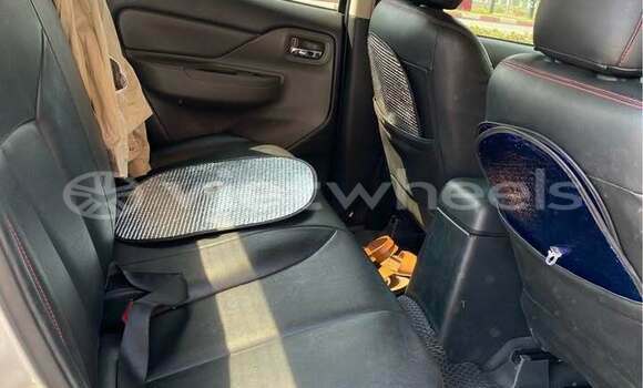 Mua Đã sử dụng Mitsubishi Triton Xe ô tô Mua Đã sử dụng Mitsubishi Triton Xe ô tô