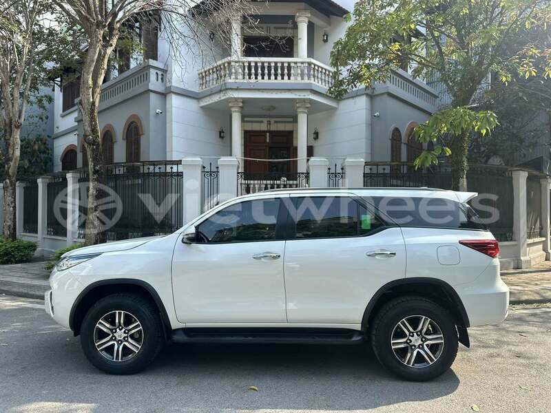 Big with watermark toyota fortuner hanoi saigon 37460
