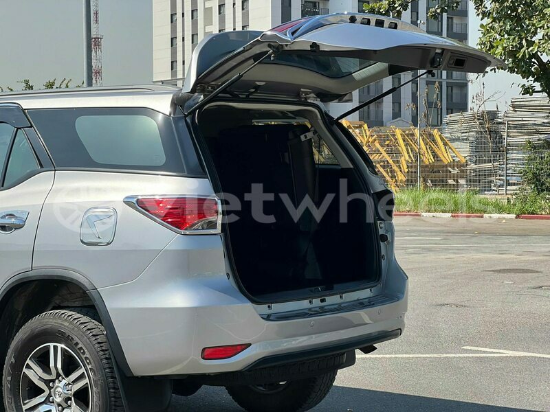 Big with watermark toyota fortuner tinh lam gjong gjam rong 37464