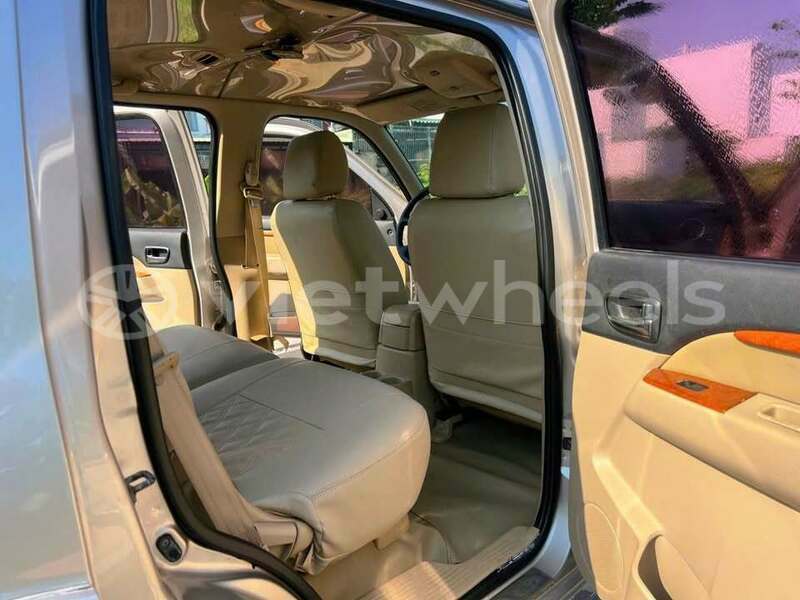 Big with watermark ford everest tinh lam gjong gjam rong 37485