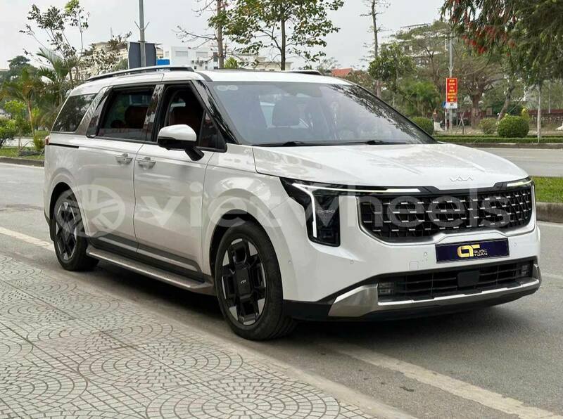 Big with watermark kia carnival tinh lam gjong gjam rong 39021