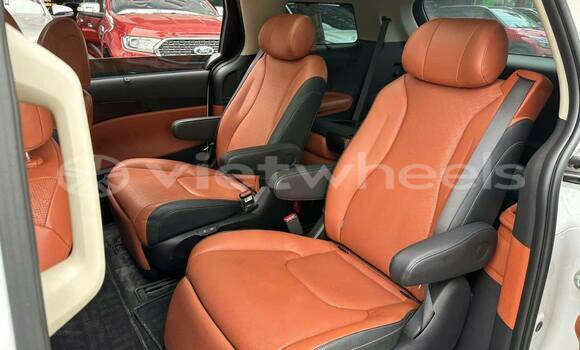 Buy Used KIA Carnival Car Buy Used KIA Carnival Car