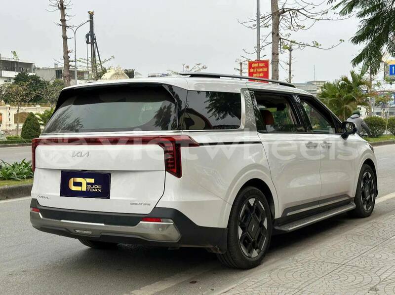 Big with watermark kia carnival tinh lam gjong gjam rong 39021
