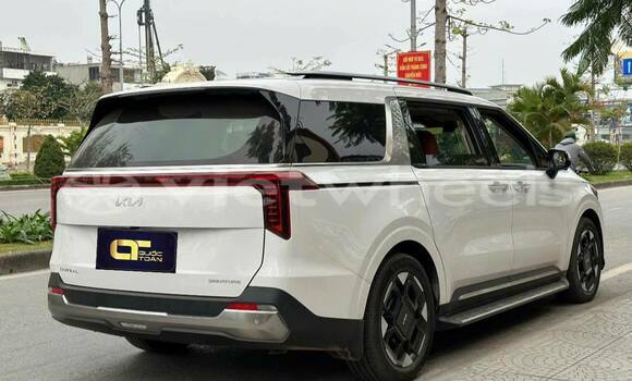 Buy Used KIA Carnival Car Buy Used KIA Carnival Car