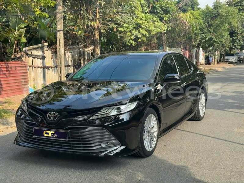 Big with watermark toyota camry hanoi saigon 39065