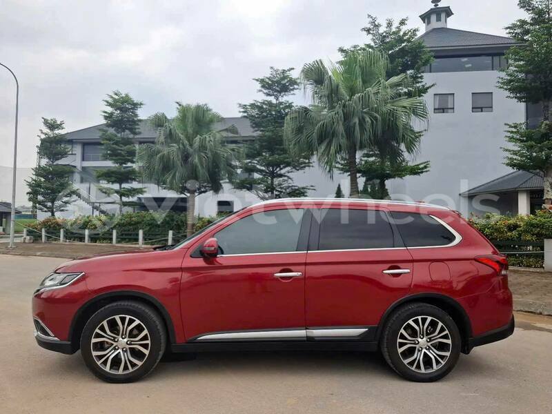 Big with watermark mitsubishi outlander hanoi saigon 39214