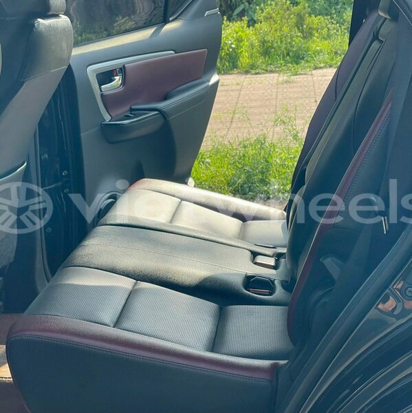 Big with watermark toyota fortuner tinh lam gjong gjam rong 39452