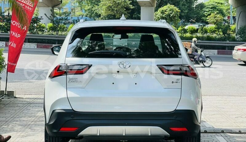 Big with watermark toyota yaris cross hanoi saigon 39520