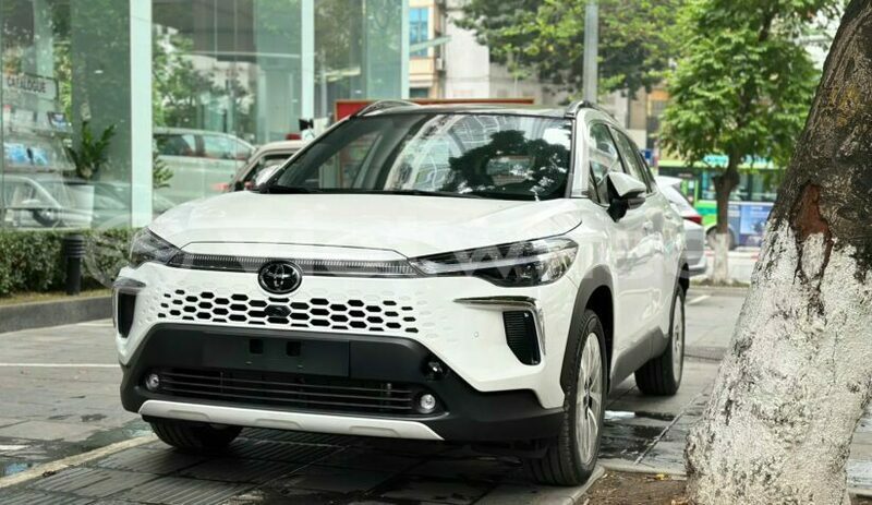 Big with watermark toyota corolla cross hanoi saigon 39521