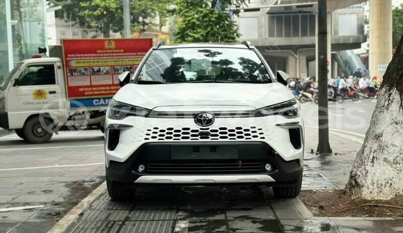 Big with watermark toyota corolla cross hanoi saigon 39521
