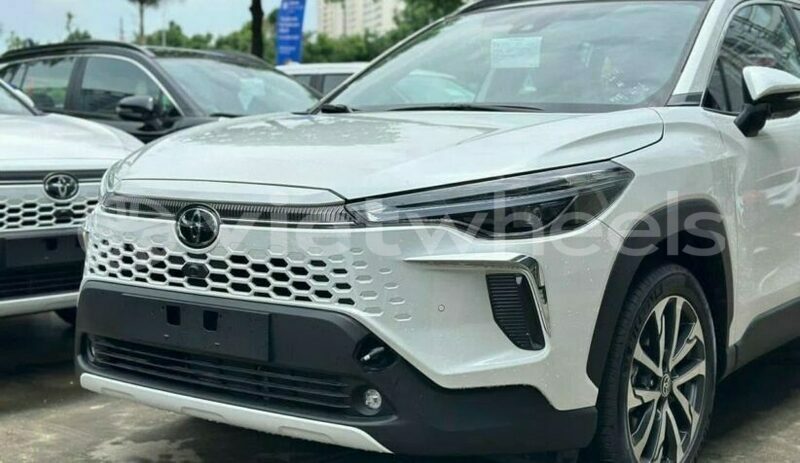Big with watermark toyota corolla cross hanoi saigon 39521